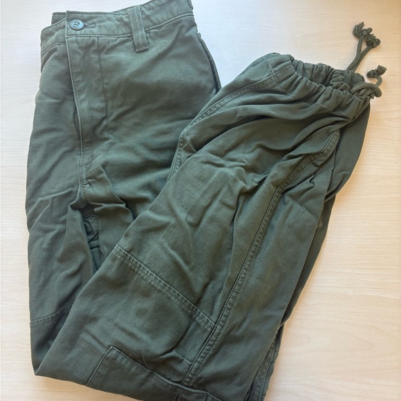 Aritzia TNA Cargo Pants - Picture 1 of 6
